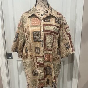 Tori Richard vintage men’s Hawaiian style cotton button down shirt.